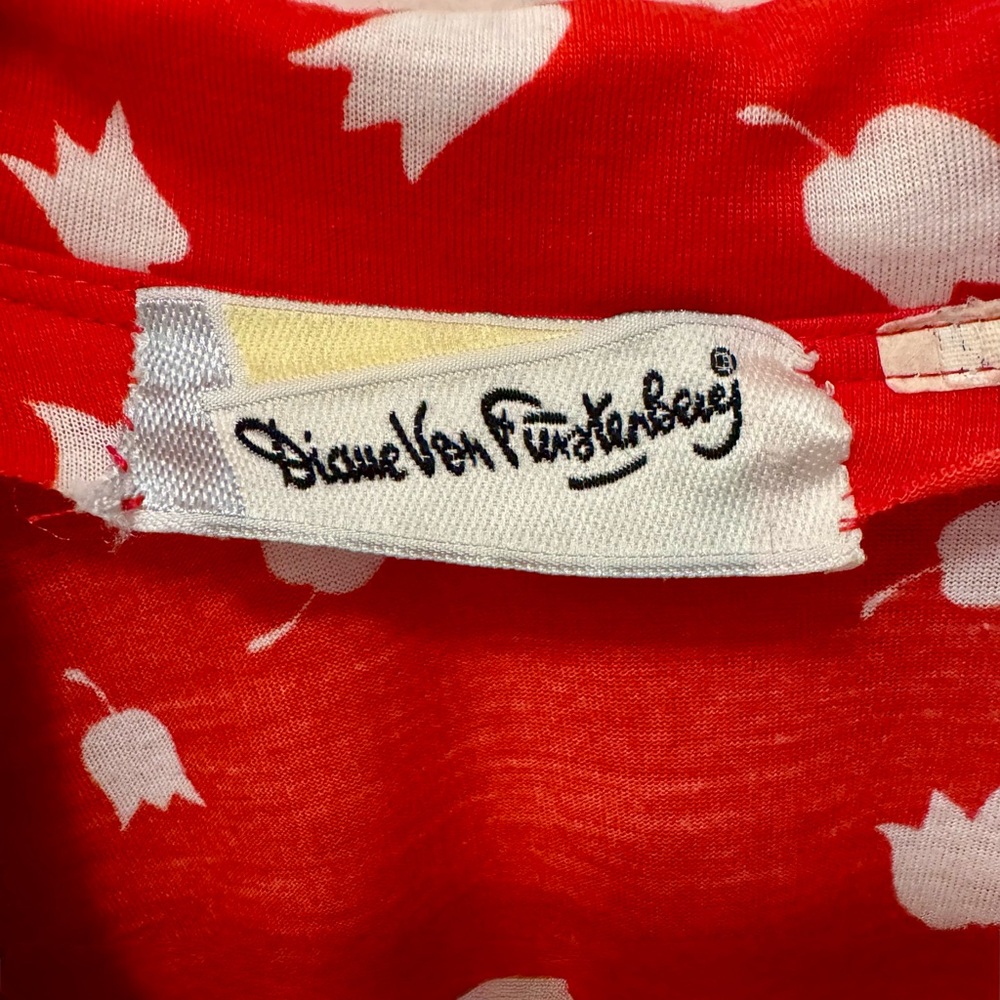 Diane Von Furstenberg Red Long Sleeve Wrap Dress with White Tulip Print - Picture 3 of 4